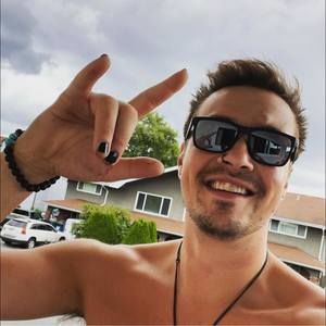 Meet your Posher, Max